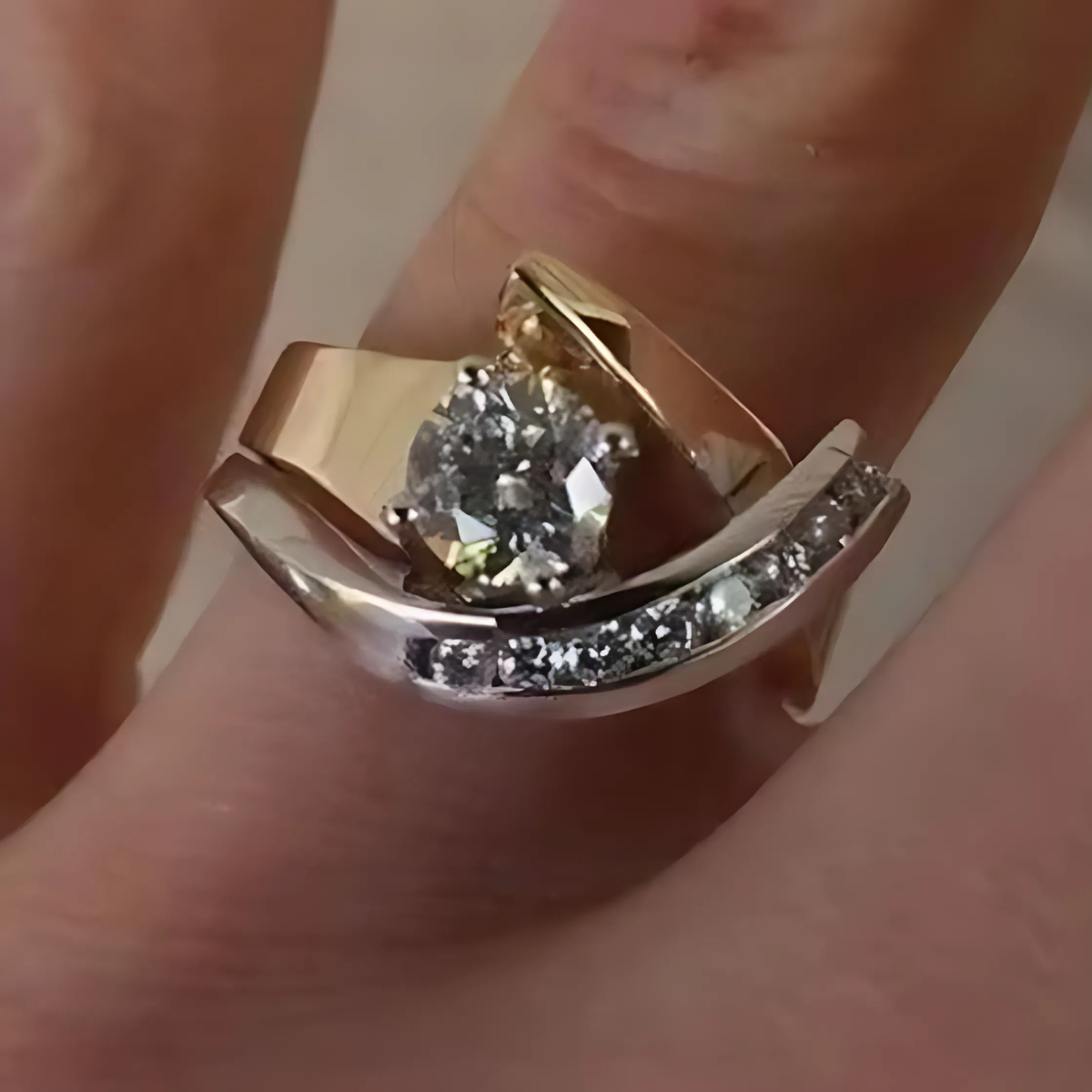 VINTAGE TWIRL GEM RING