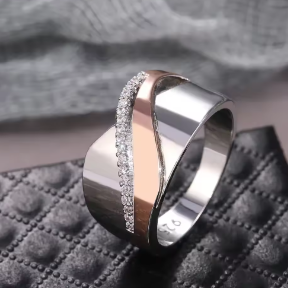 INFINITY GLIMMER RING