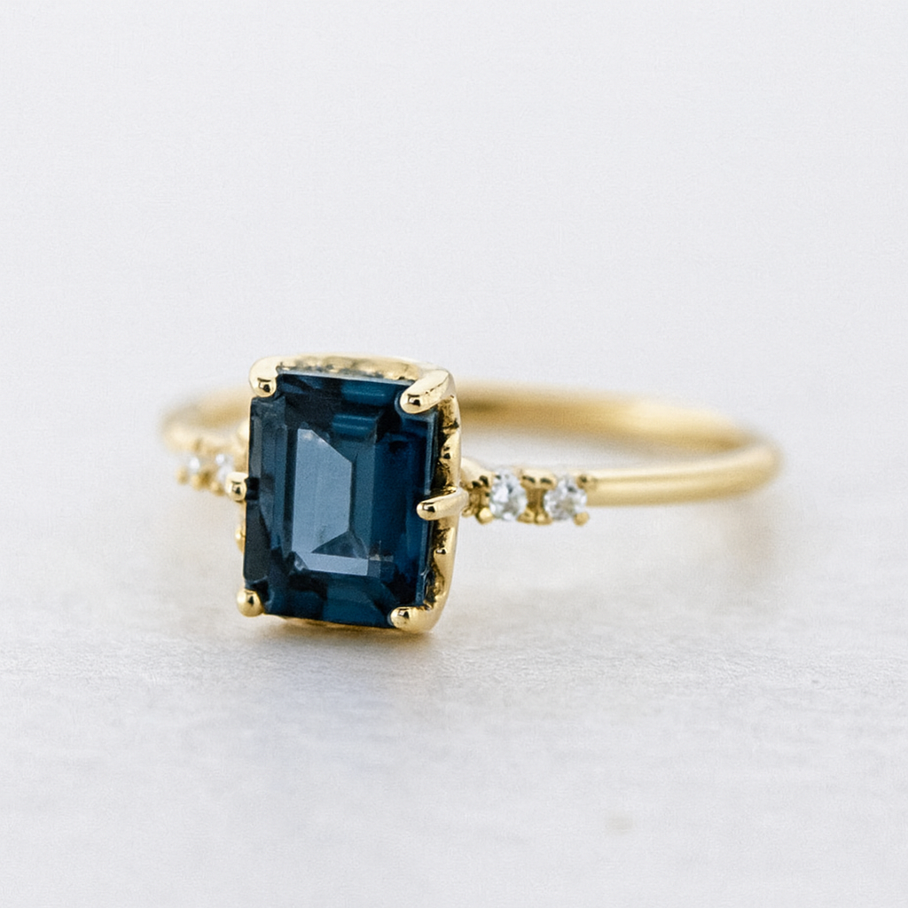 SAPPHIRE GLEAM VINTAGE RING