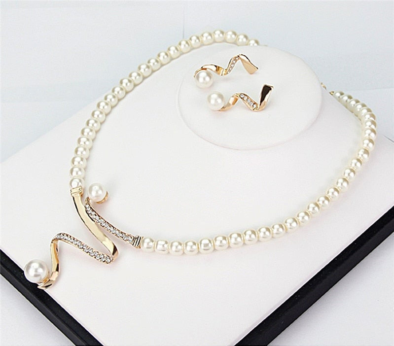 NATURAL PEARL NECKLACE AND EARRINGS SET