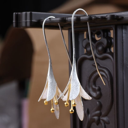 SHIMMER BLOOM FLOWER EARRINGS