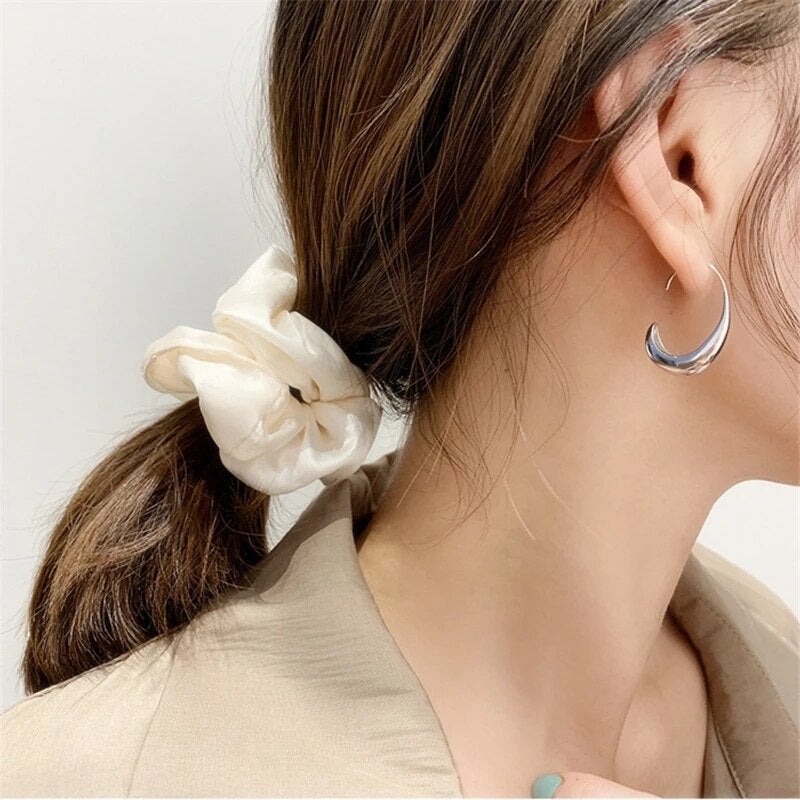 INFINITY CURVE GOLD HOOPS