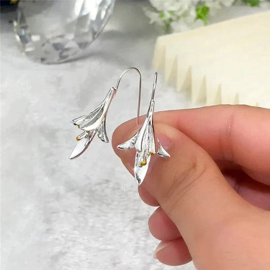 SHIMMER BLOOM FLOWER EARRINGS