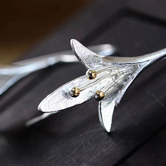 SHIMMER BLOOM FLOWER EARRINGS