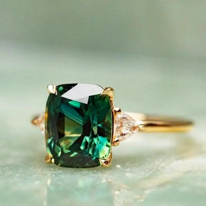 LUMINOUS EMERALD SQUARE RING