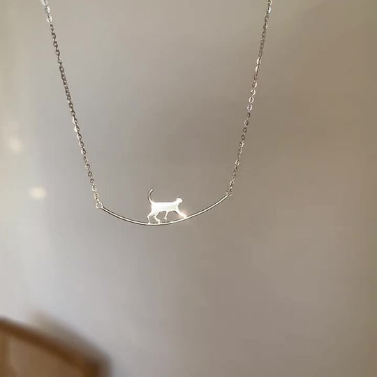 ELEGANT CLIMBING CAT NECKLACE