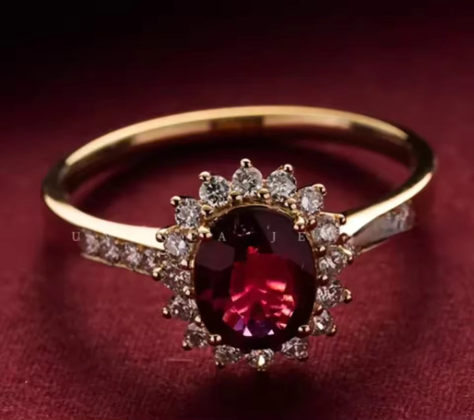 RETRO STYLE RED CRYSTAL GOLD RING