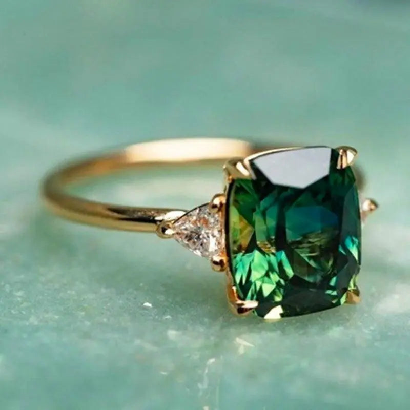 LUMINOUS EMERALD SQUARE RING