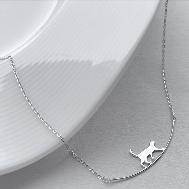 ELEGANT CLIMBING CAT NECKLACE