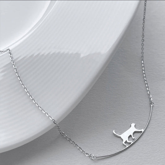 ELEGANT CLIMBING CAT NECKLACE