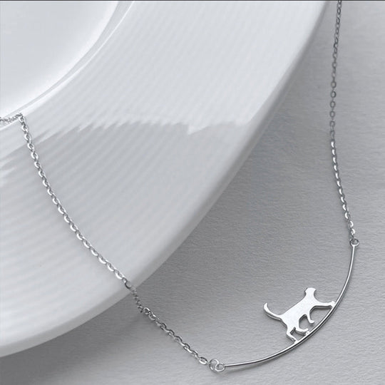 ELEGANT CLIMBING CAT NECKLACE