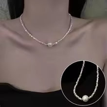 GOLDEN TOUCH PEARL NECKLACE