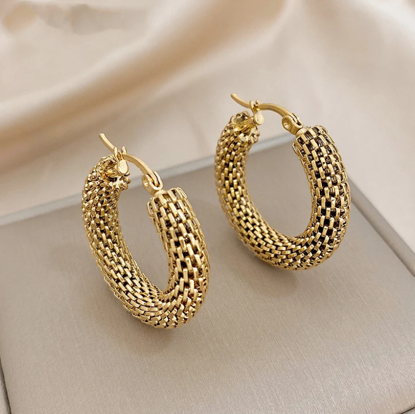REFINED GOLD MESH HOOPS