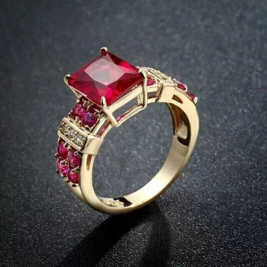 VINTAGE RED JEWEL RING IN GOLD